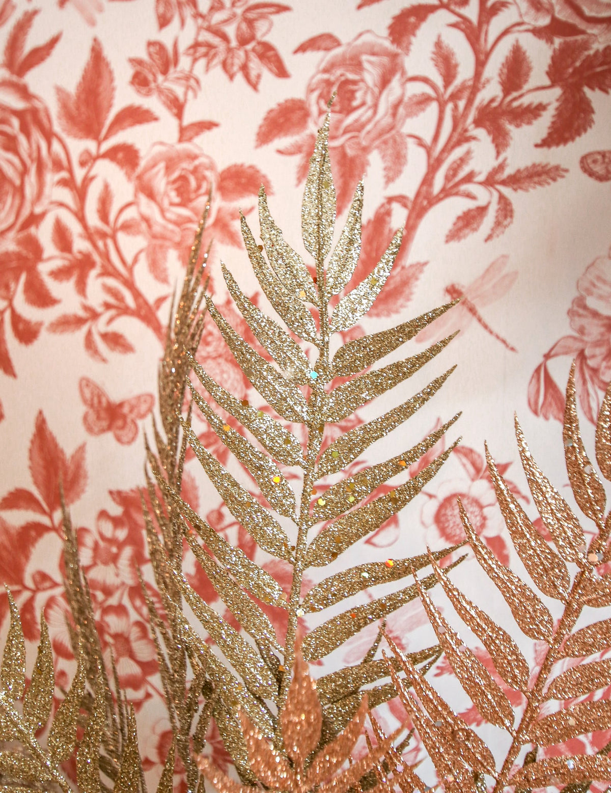 Gros plan sur les paillettes des 6 branches sur tige pour décoration de Noël