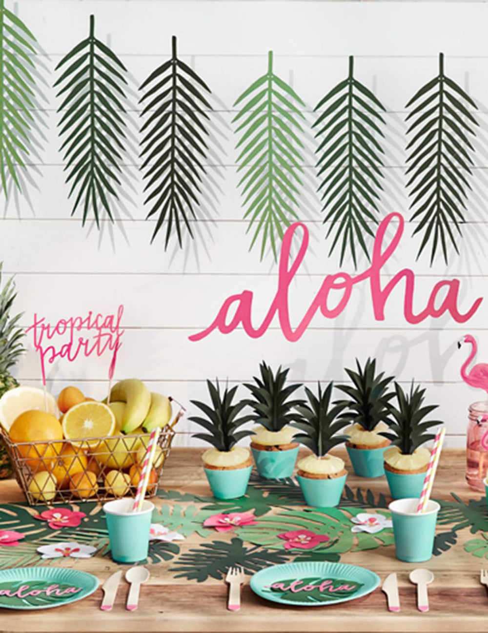 Mise en situação num buffet com decorações de mesa folha havaí monstera