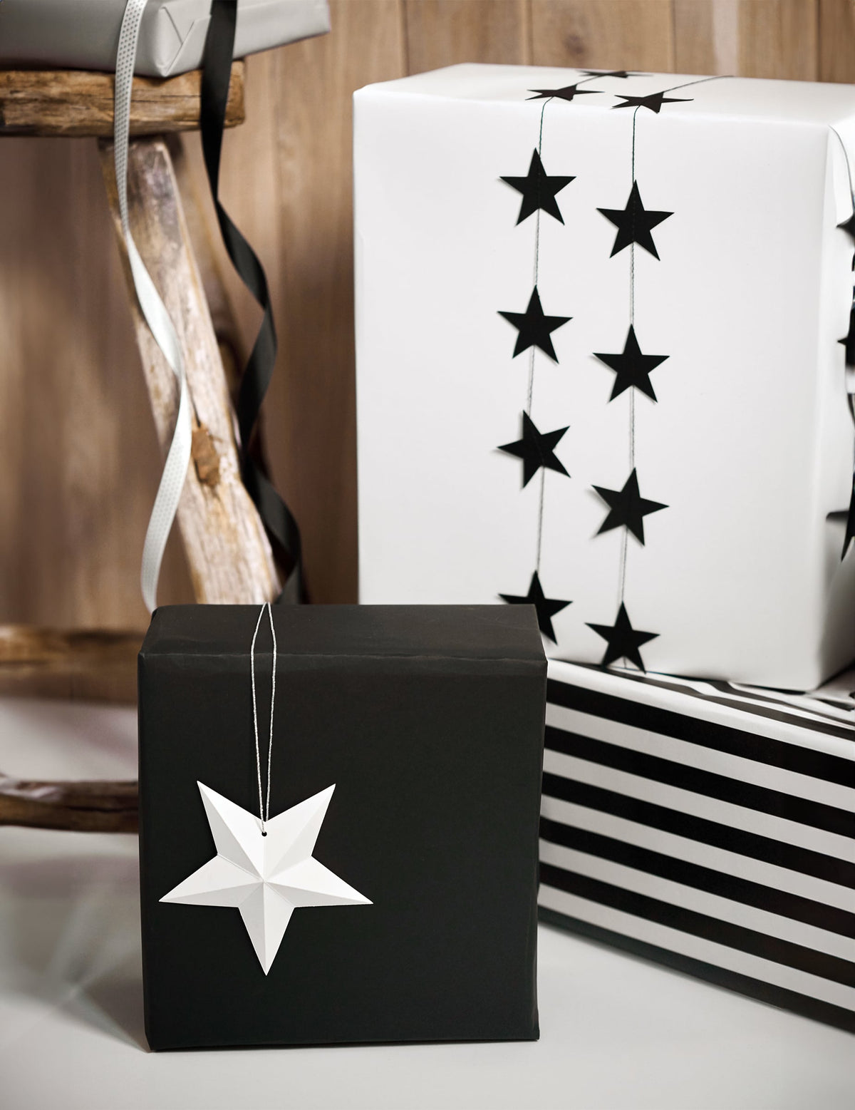 Détail sur un paquet cadeau de l'étoile à suspendre 3D pour noël