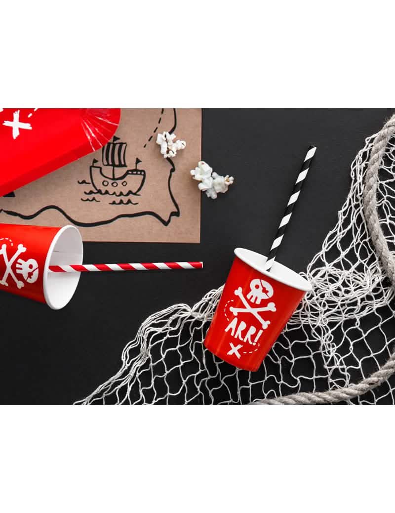 Encenação para decoração de festa dos copos de cartão pirata