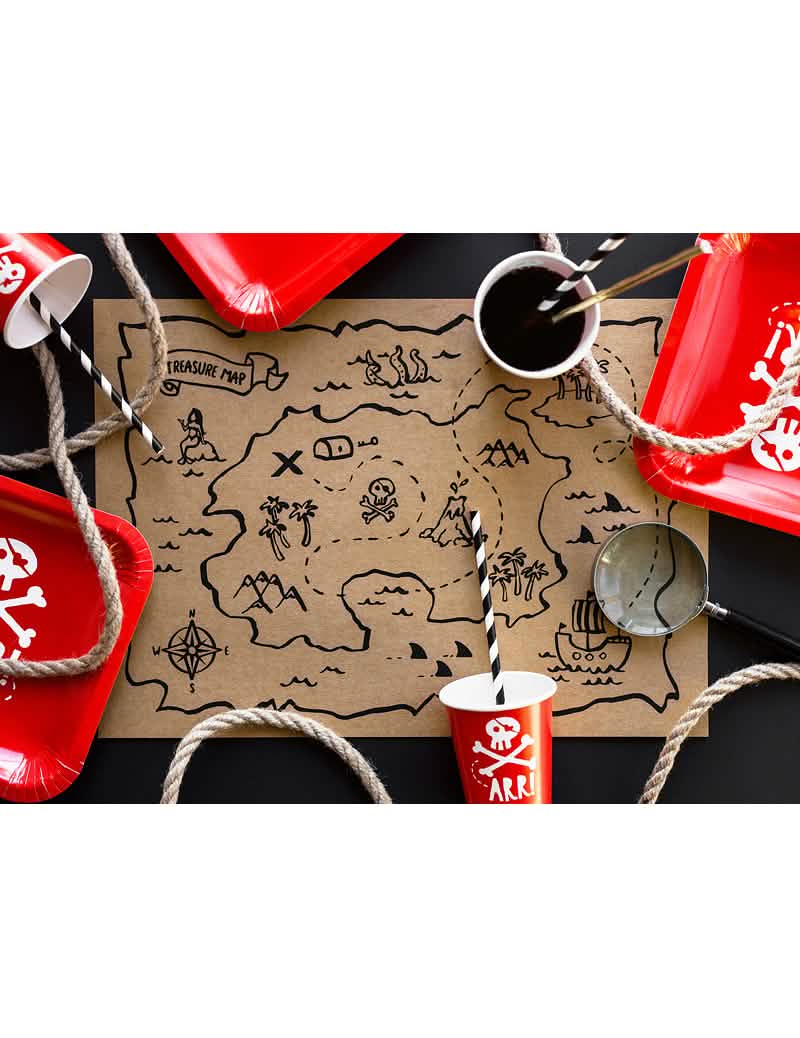 Encenação com mapa do tesouro do copo de papel pirata