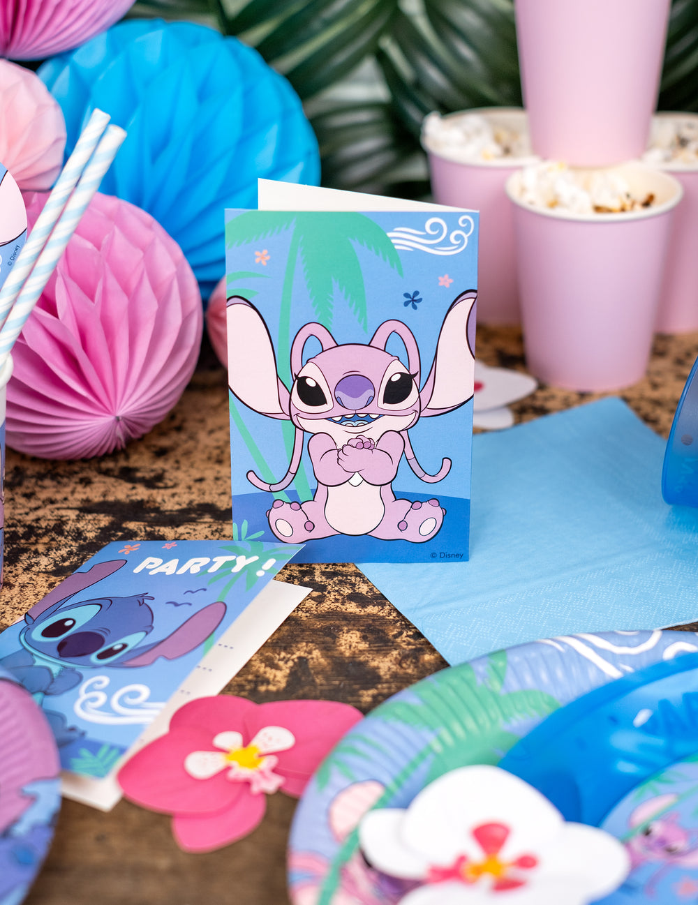 Gros plan sur la carte avec Angel des invitations et enveloppes Stitch