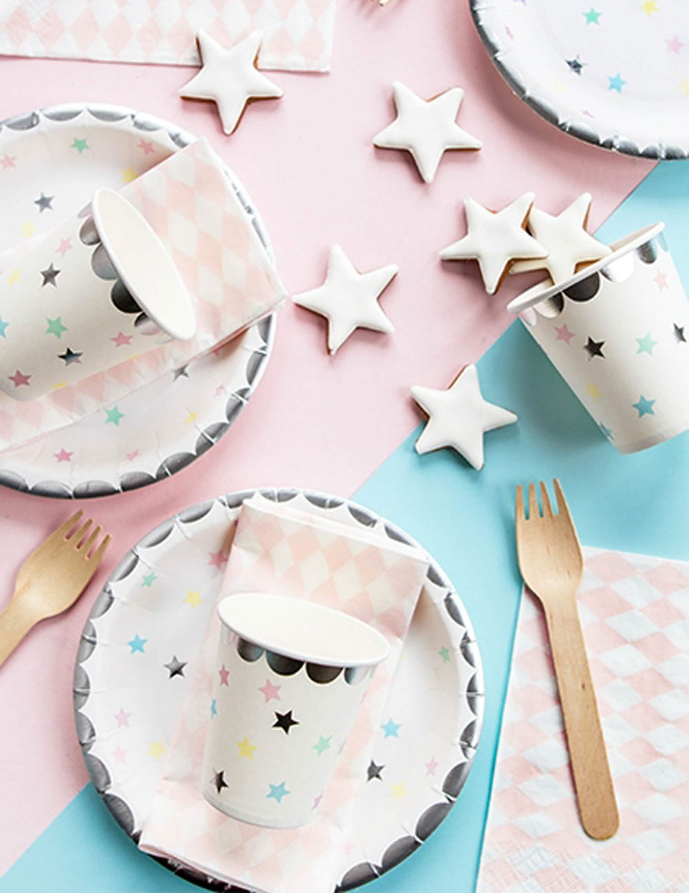 Encenação dos pratos estrelas em cartão pastel