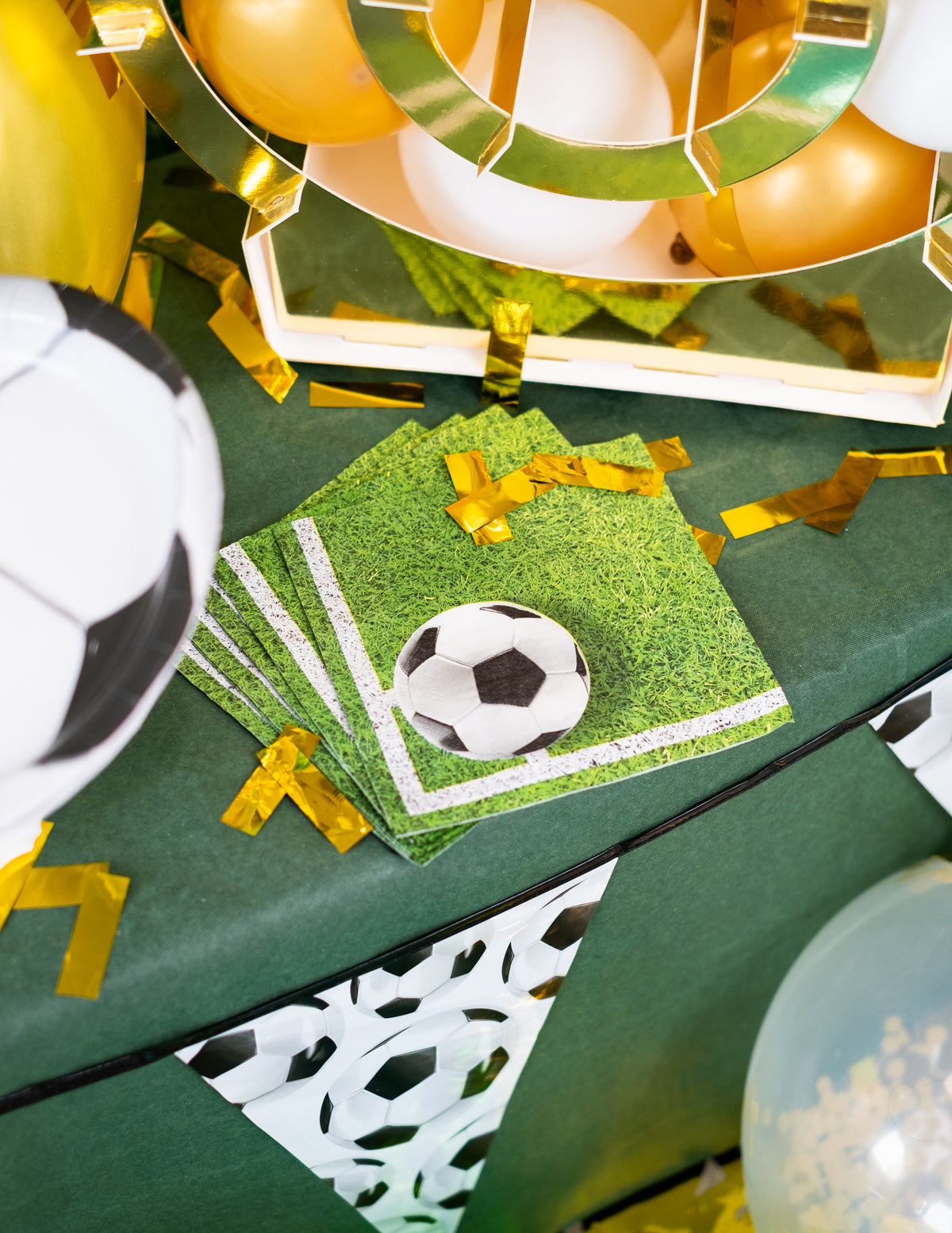 Mise en situation des sacs de fête en plastique football party
