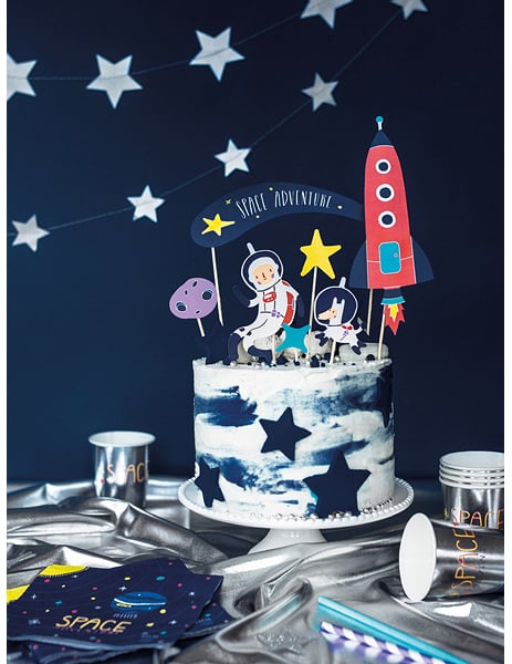 Mise en situation sur un gâteau des 7 Cake toppers en carton Space adventure