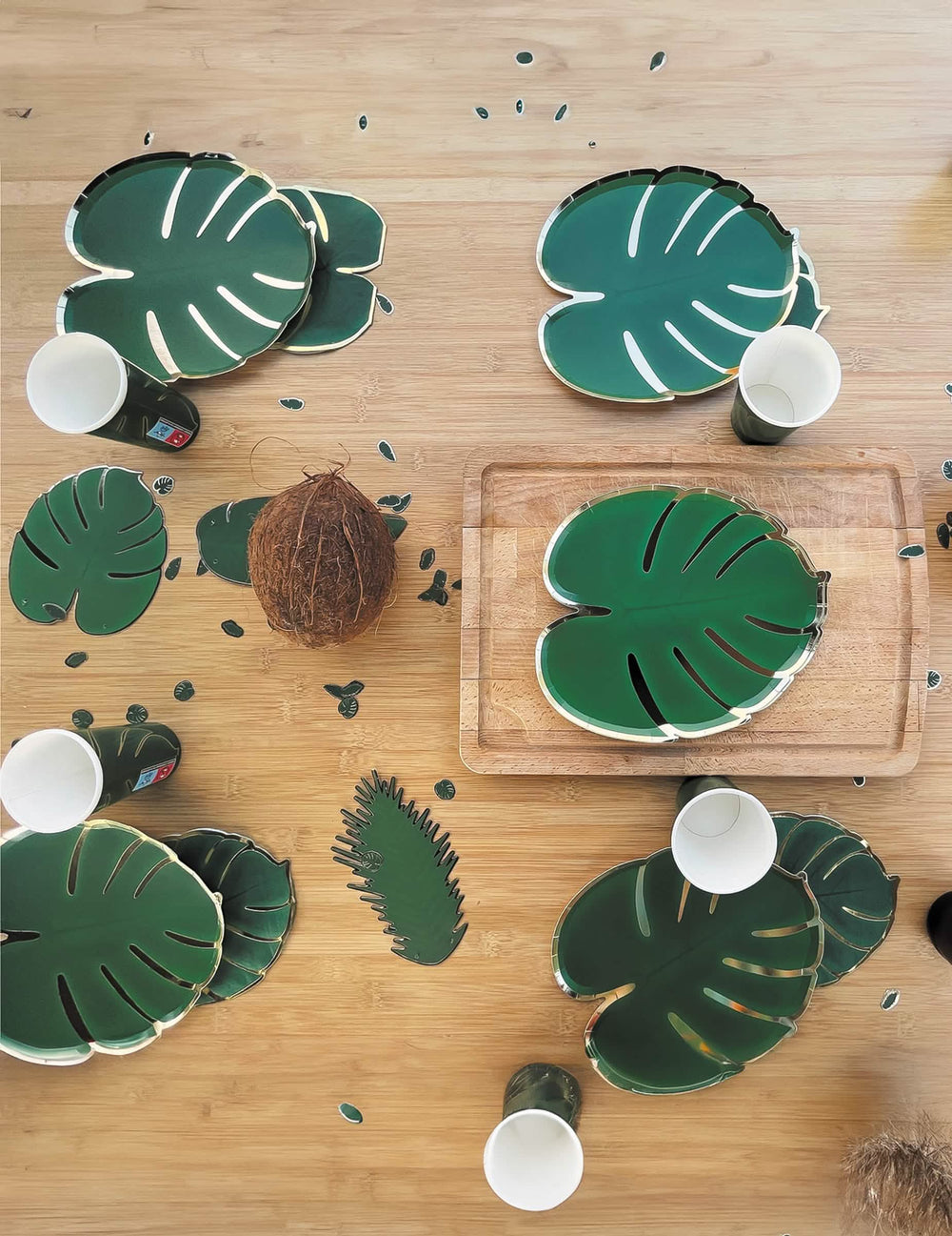 8 assiettes en carton feuille tropicale pour fête vert et doré