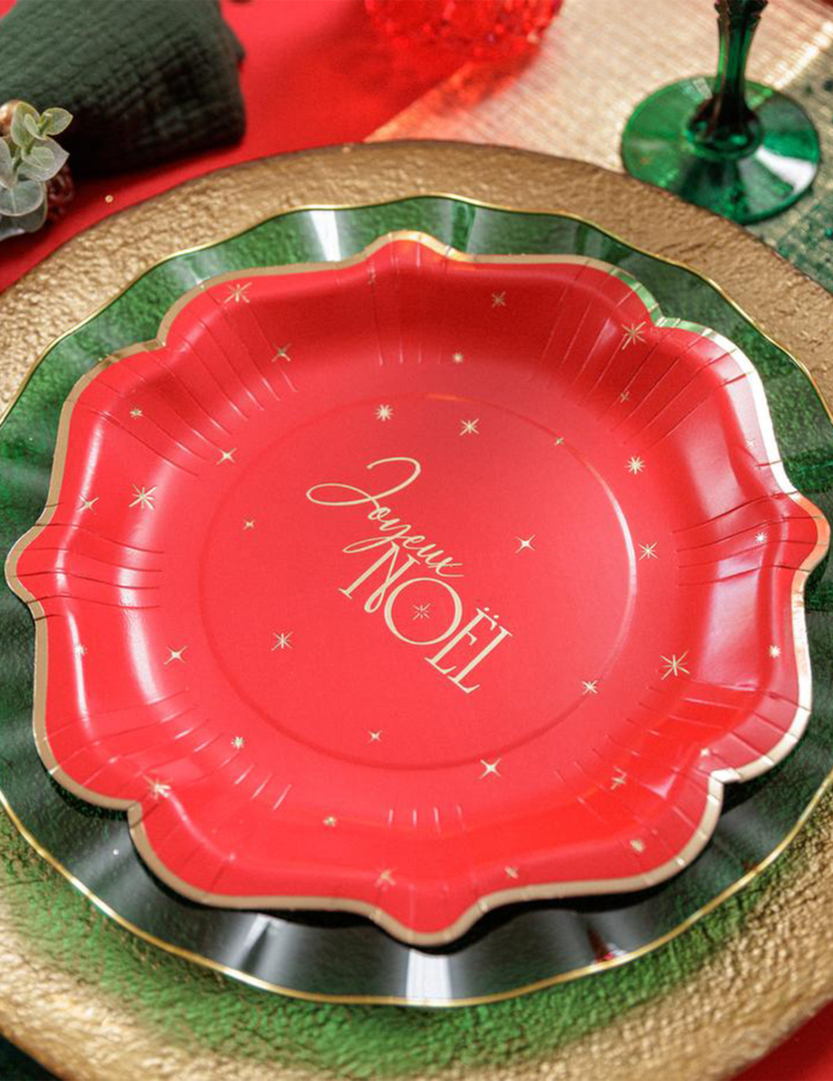 8 pratos Feliz Natal intemporal vermelho e dourado 23 cm