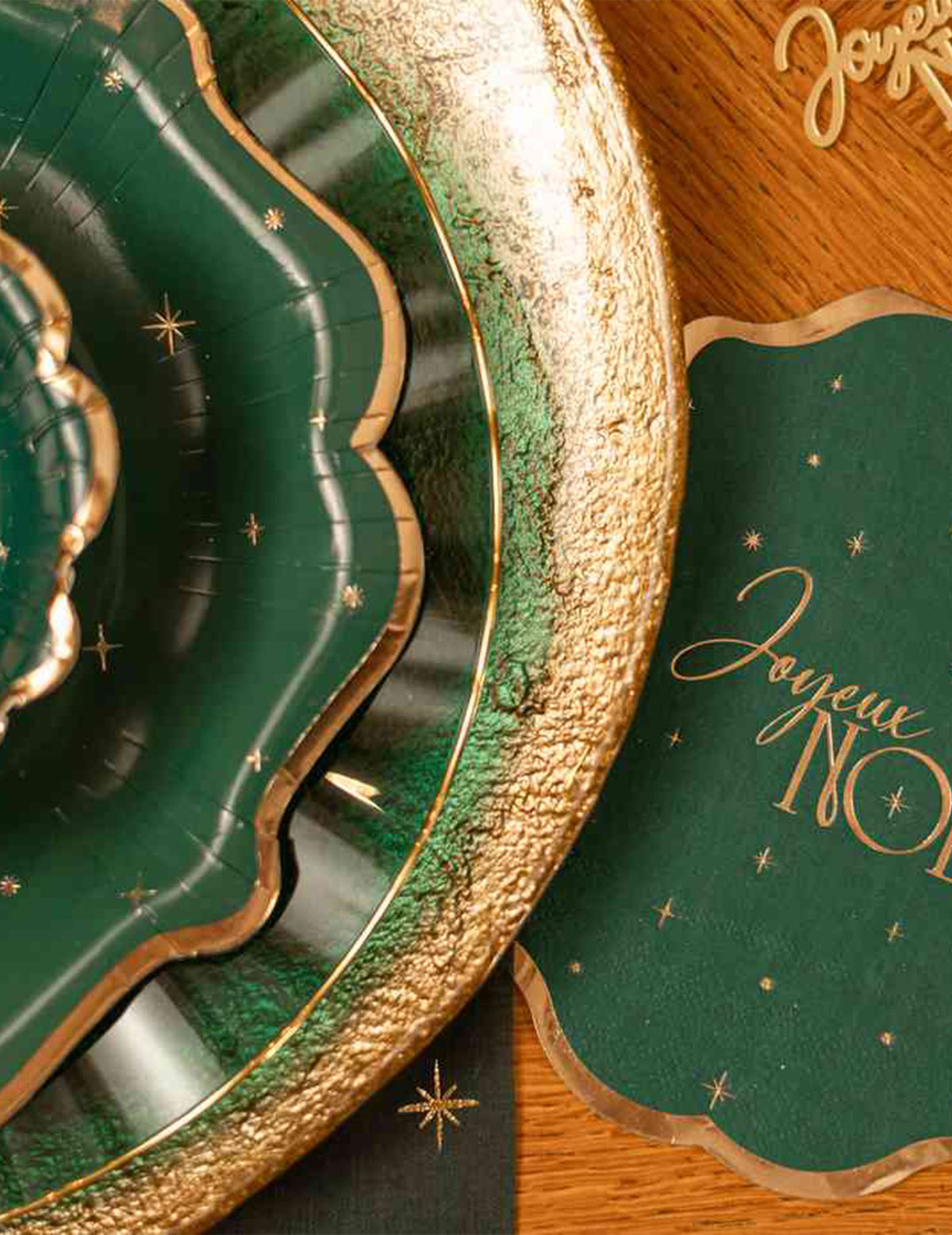 8 tigelas de Natal atemporal verde-inglês e dourado 13,5 cm