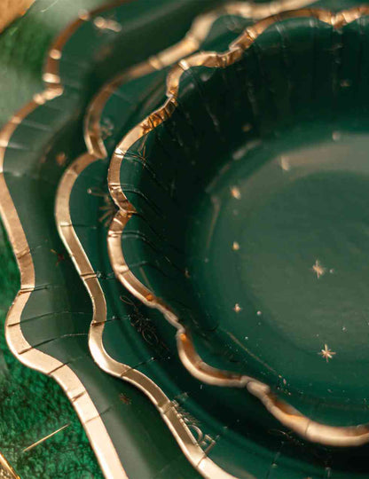 8 tigelas de Natal atemporal verde-inglês e dourado 13,5 cm
