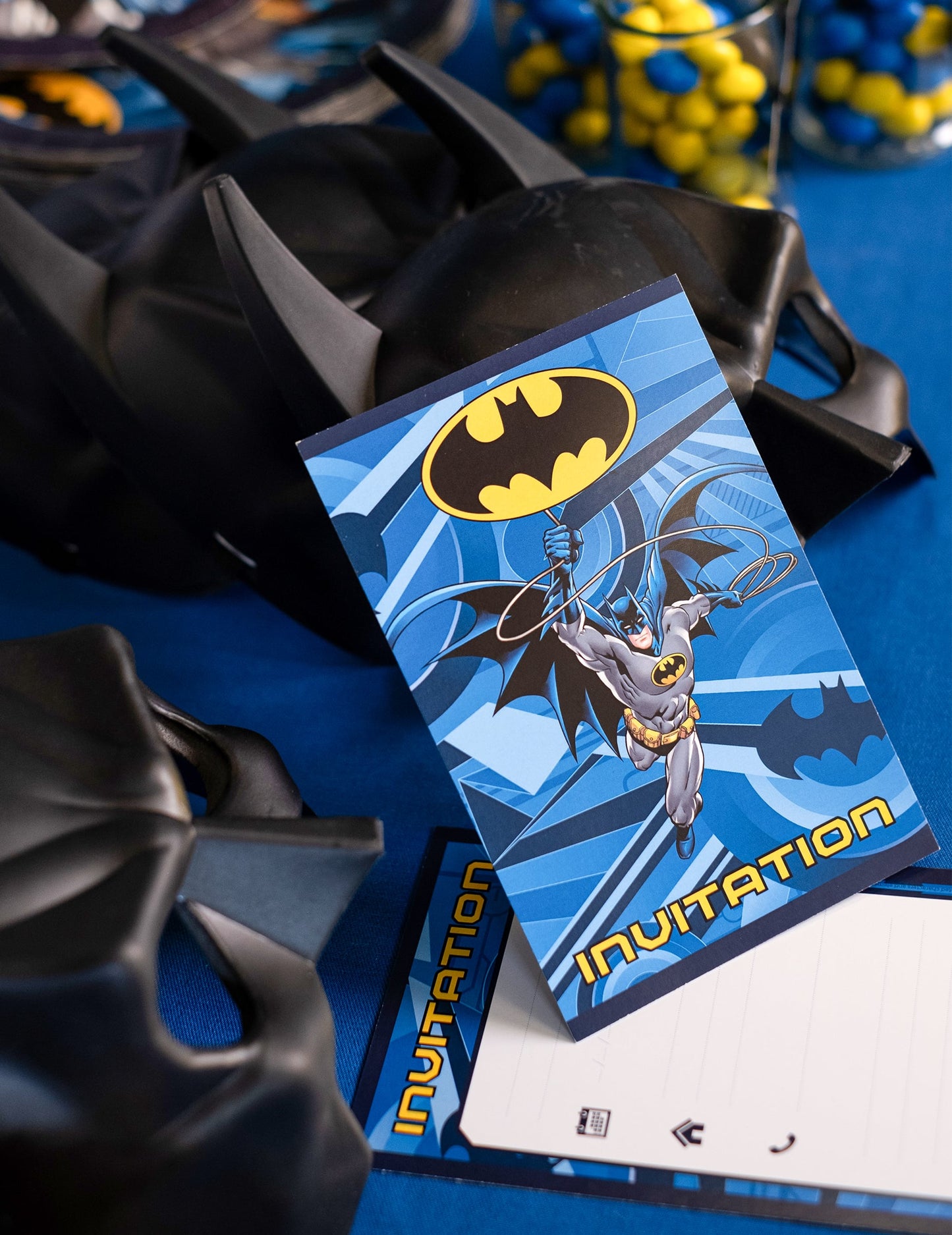 Gros plan sur l'illustration des Cartes d'invitation avec enveloppes Batman
