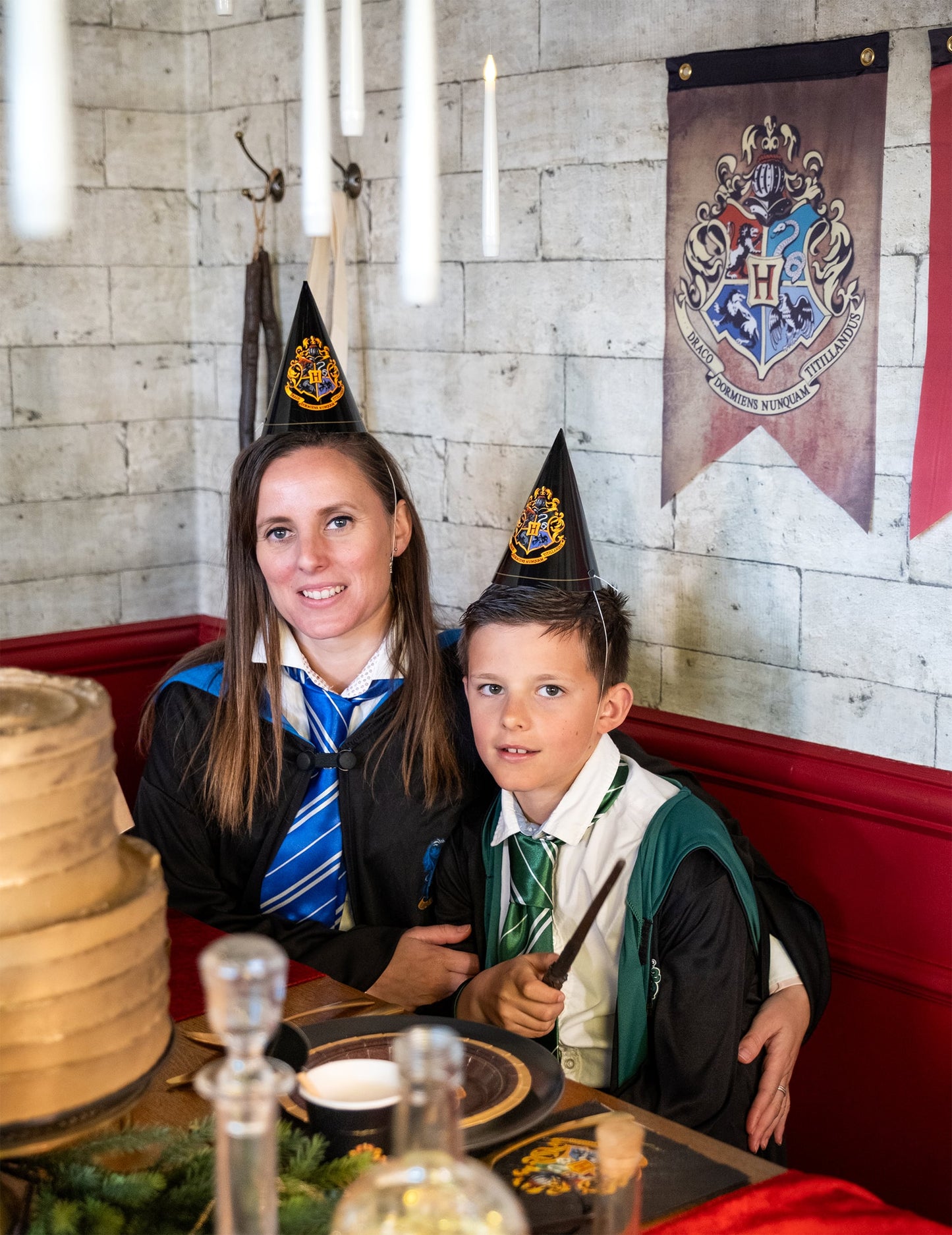 Mise en situation des chapeaux de fête Harry Potter