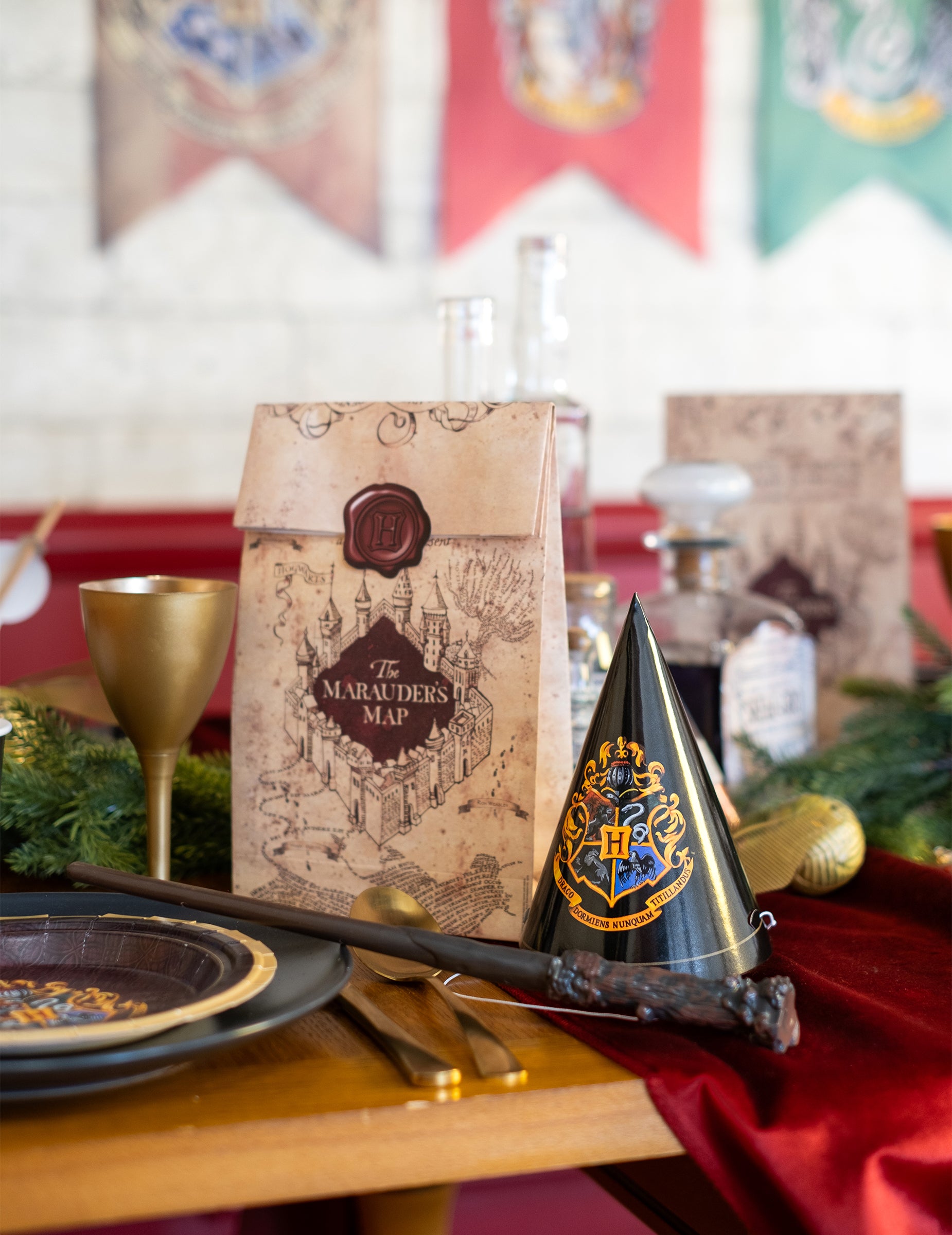 Chapeaux de fête Harry Potter pour enfant noir avec blason de Poudlard