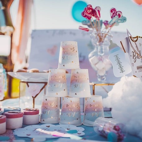 Pyramide des gobelets en carton fille ou garçon pour baby shower