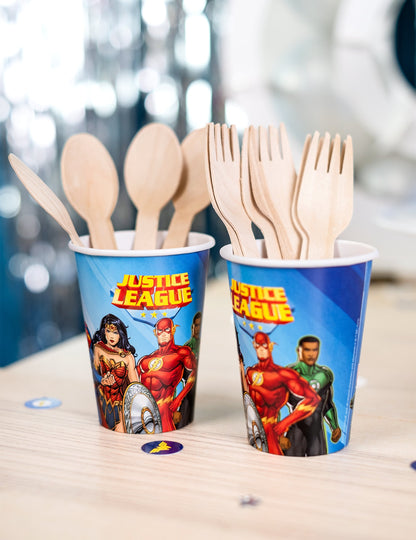 Couverts en bois à l'intérieur des gobelets en carton Justice League
