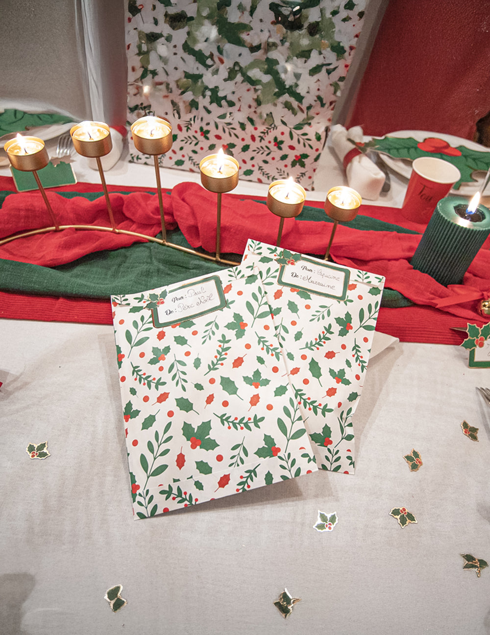 Détail de l'étiquette personnalisable des pochettes cadeaux houx de Noël en papier