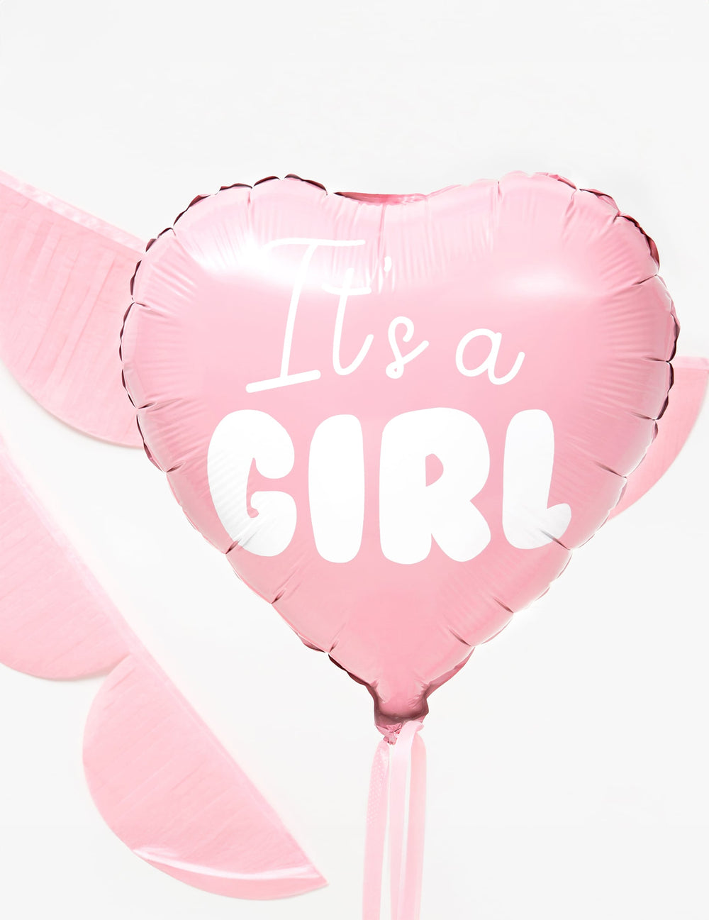 Gros plan du ballon aluminium cœur it's a girl pour baby shower