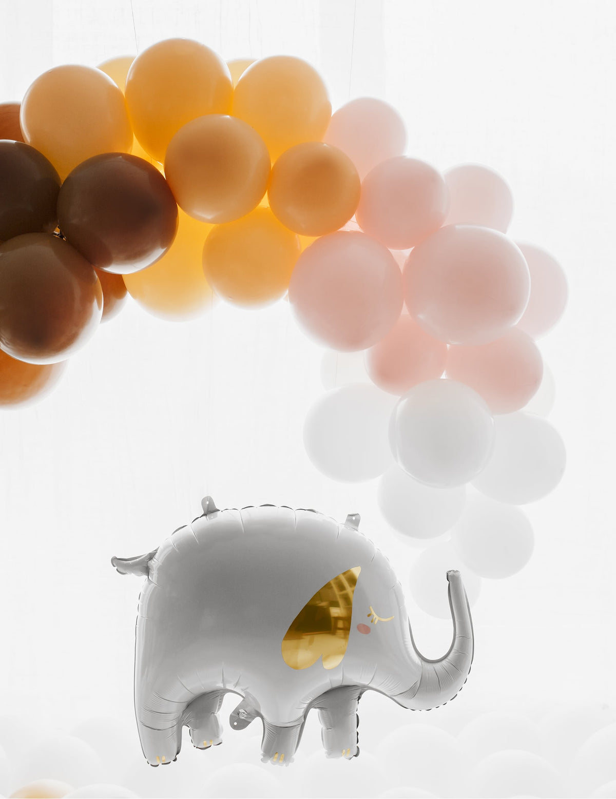 Arche de ballons décorative au-dessus du ballon aluminium Elephant