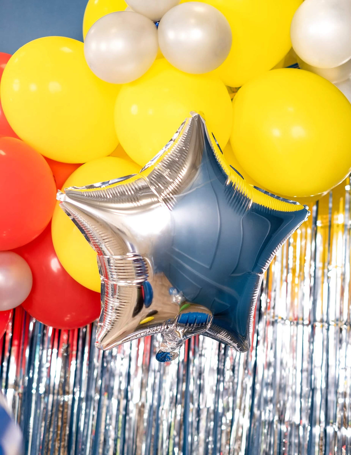 Encenação num cenário de festa do balão de alumínio estrela
