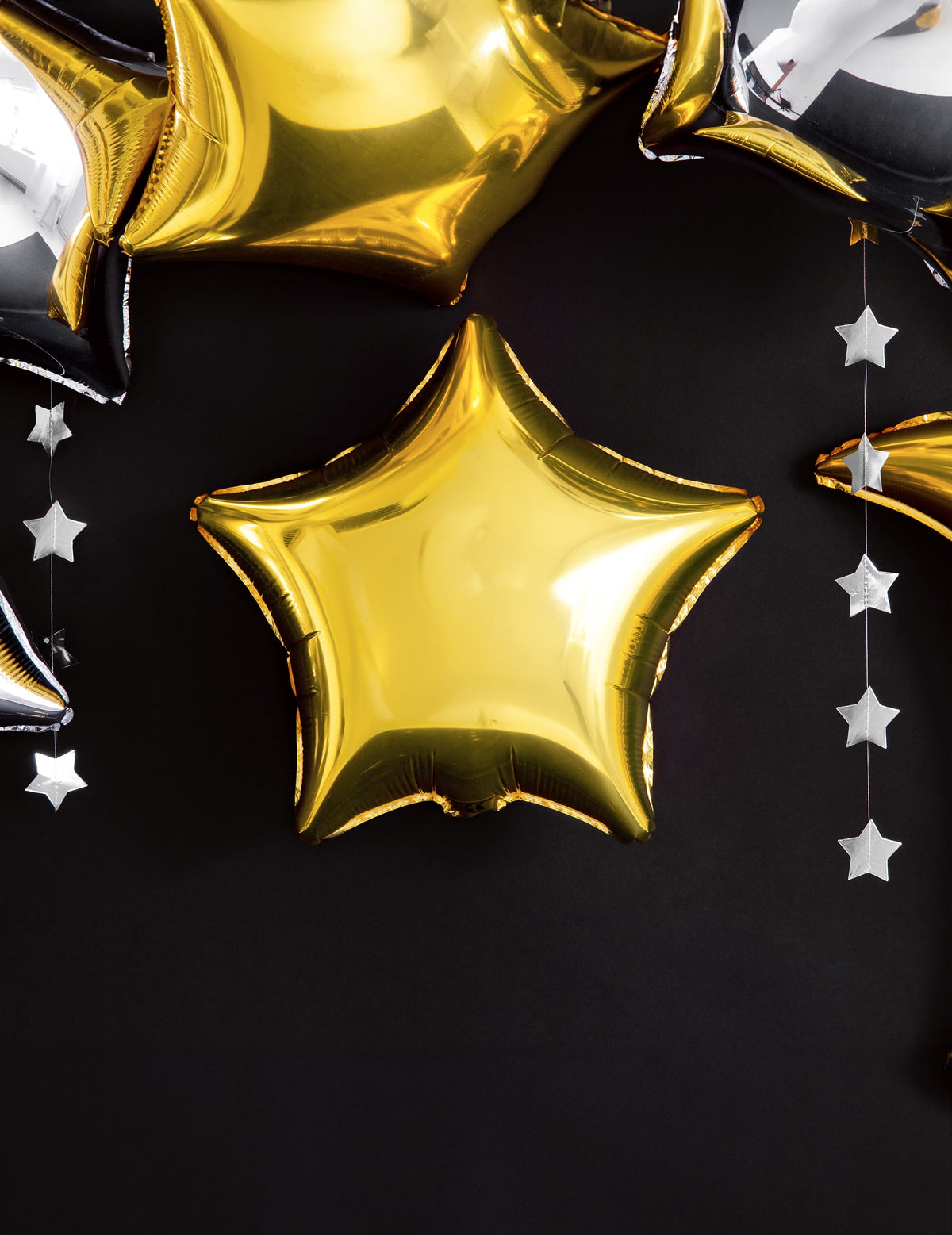 Mise en situation du ballon aluminium étoile pour fête dorée