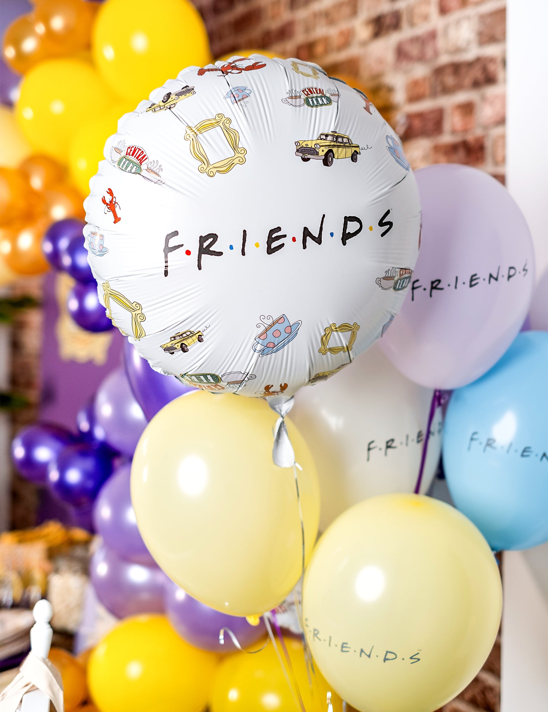 Mise en situation dans un bouquet du ballon aluminium Friends