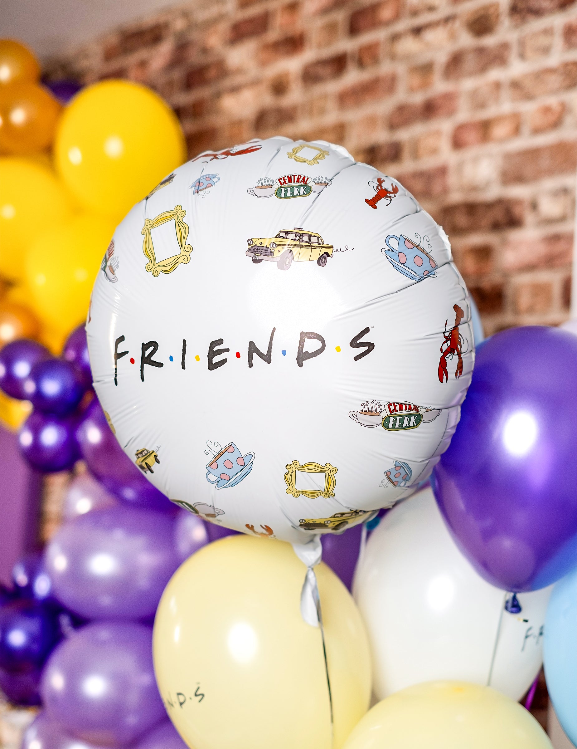 Mise en situation dans un décor du ballon aluminium Friends