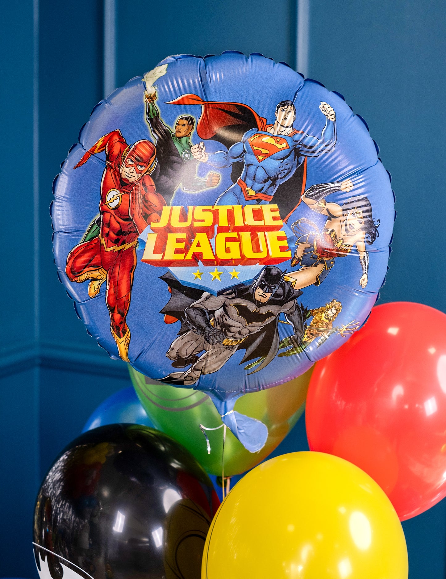 Gros plan sur les personnages du ballon aluminium Justice League