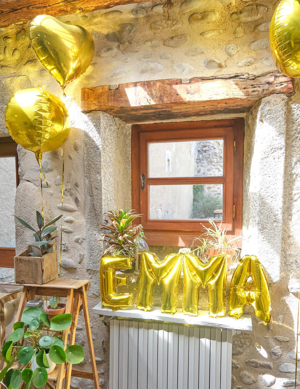 Mise en situação do balão de alumínio letra dourado
