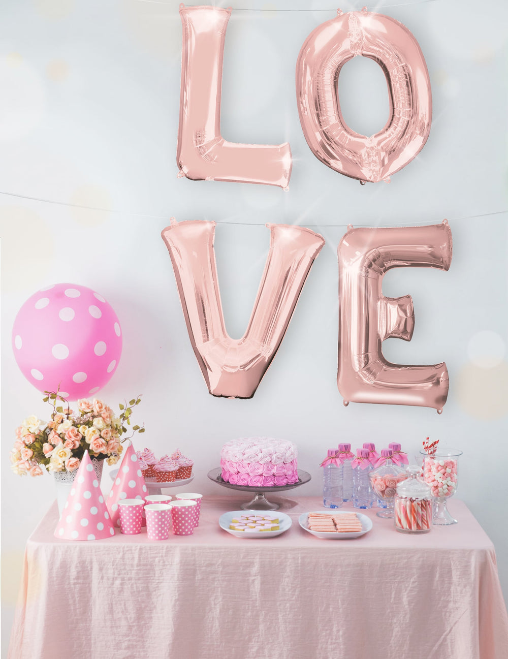 Mise en situation du mot LOVE avec le ballon aluminium lettre pour fête