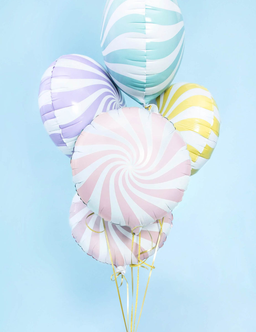 Bouquet de balões em espiral em tons pastel, incluindo o balão de alumínio em forma de chupa-chupa para festa