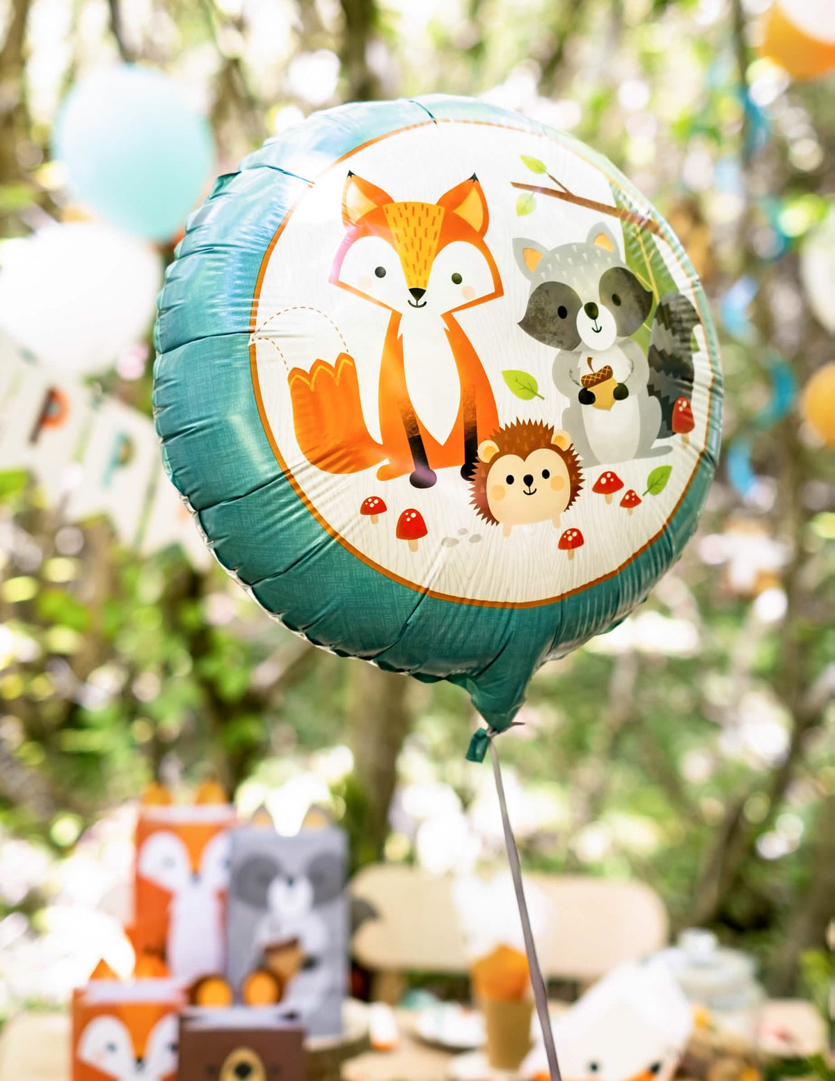 Colocação em situação do balão de alumínio animal da floresta