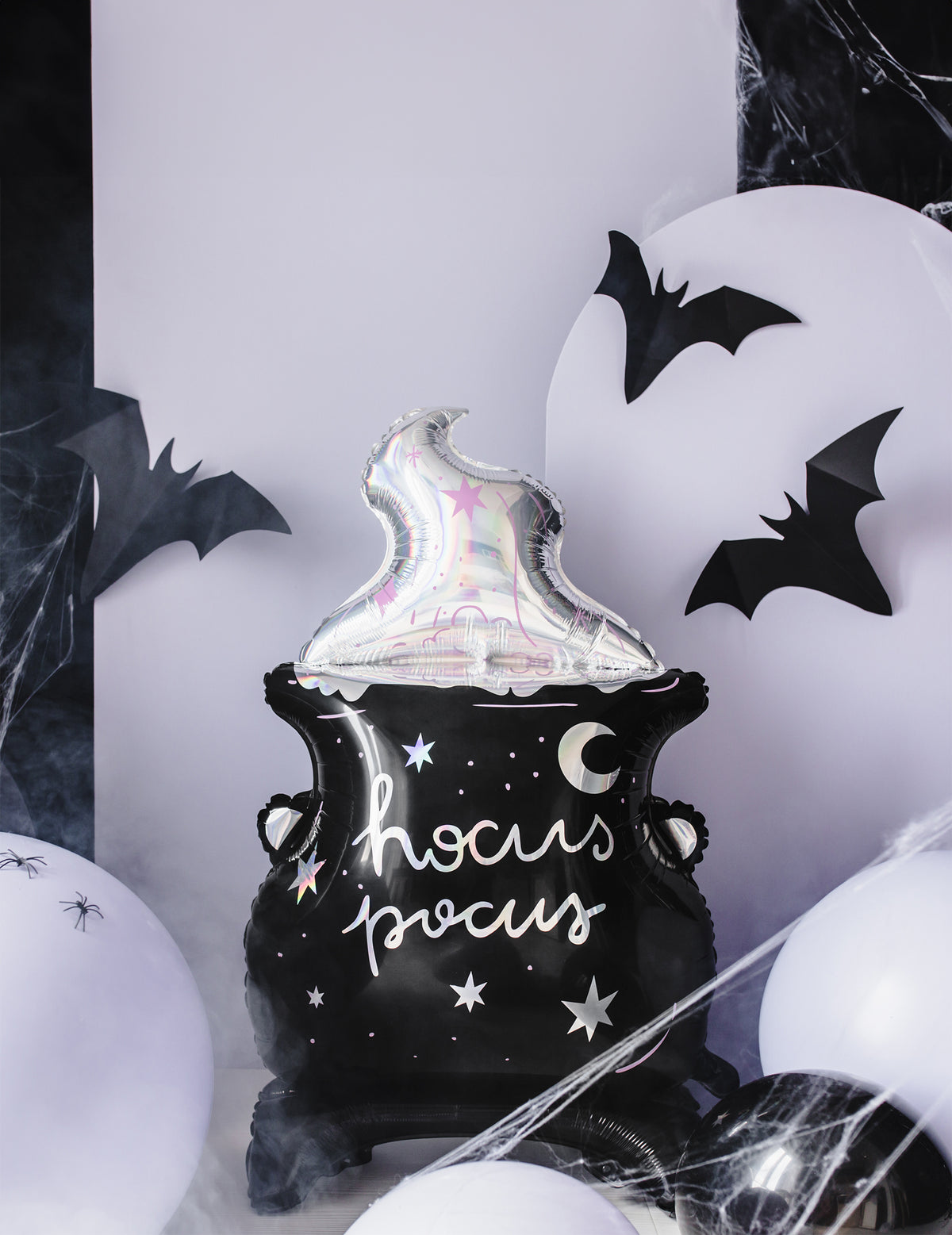 Mise en scène avec chauves-souris du ballon en aluminium géant chaudron hocus pocus