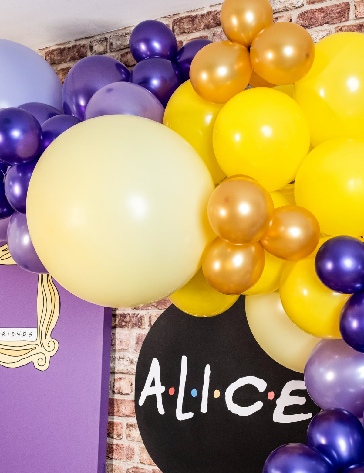 Détail de l'arche de ballons du ballon en latex géant jaune