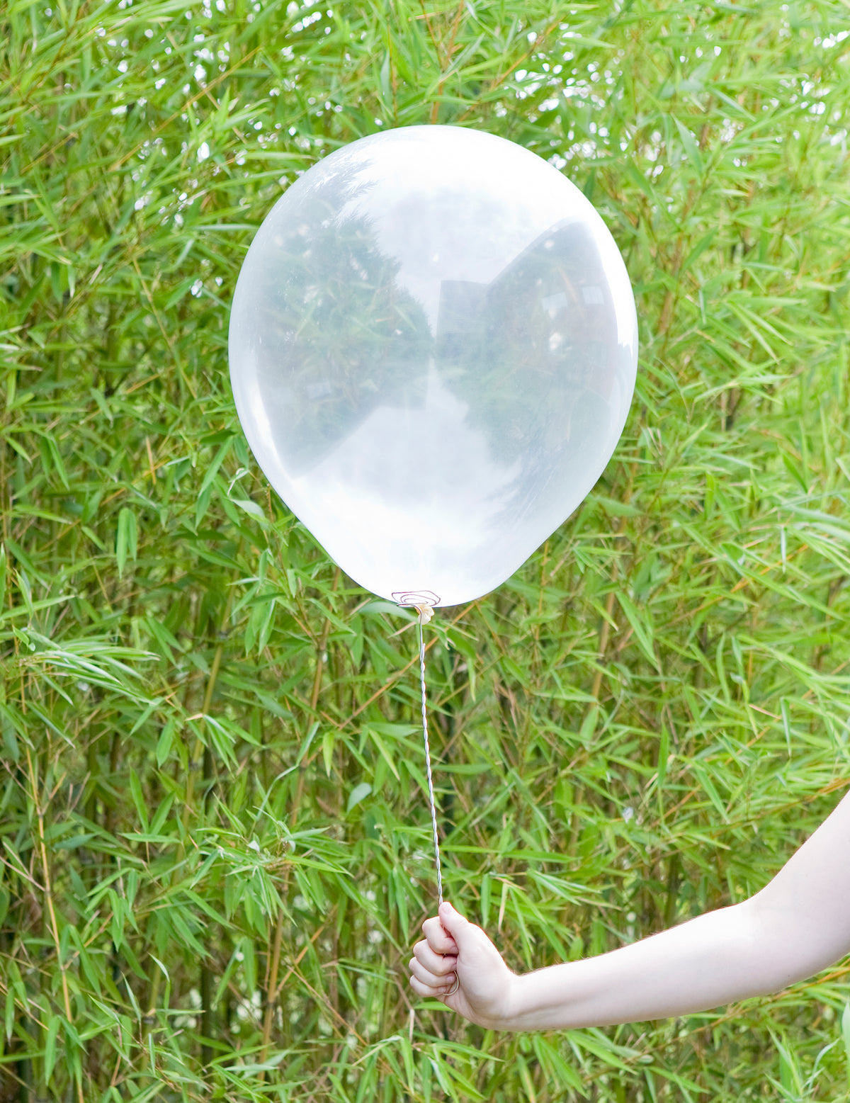Vue de la transparence du ballon en latex transparent géant pour fête à garnir