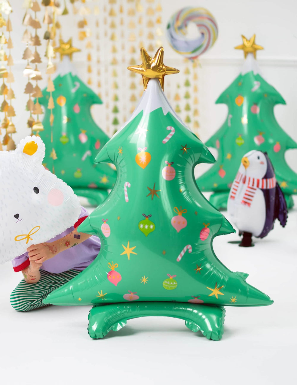 Encenação festiva do balão gigante em alumínio pinheiro de natal