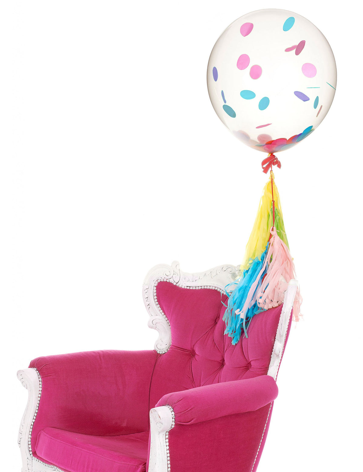 Mise en situation avec guirlande à franges du ballon en latex transparent géant pour fête à garnir