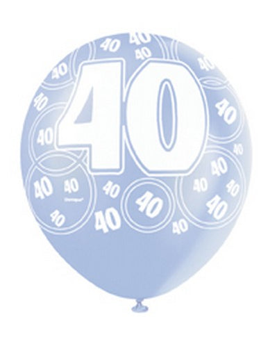 Gros plan sur un exemplaire bleu des Ballons Age 40 ans