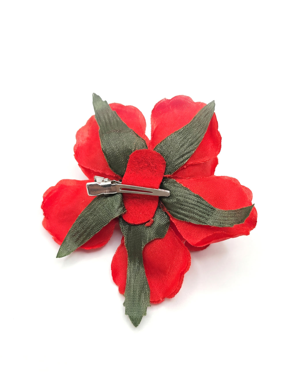 Détail du système d'attache de la barrette rose rouge pour adulte