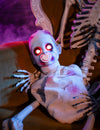 Bebê zumbi sangrento luz e som 50 cm