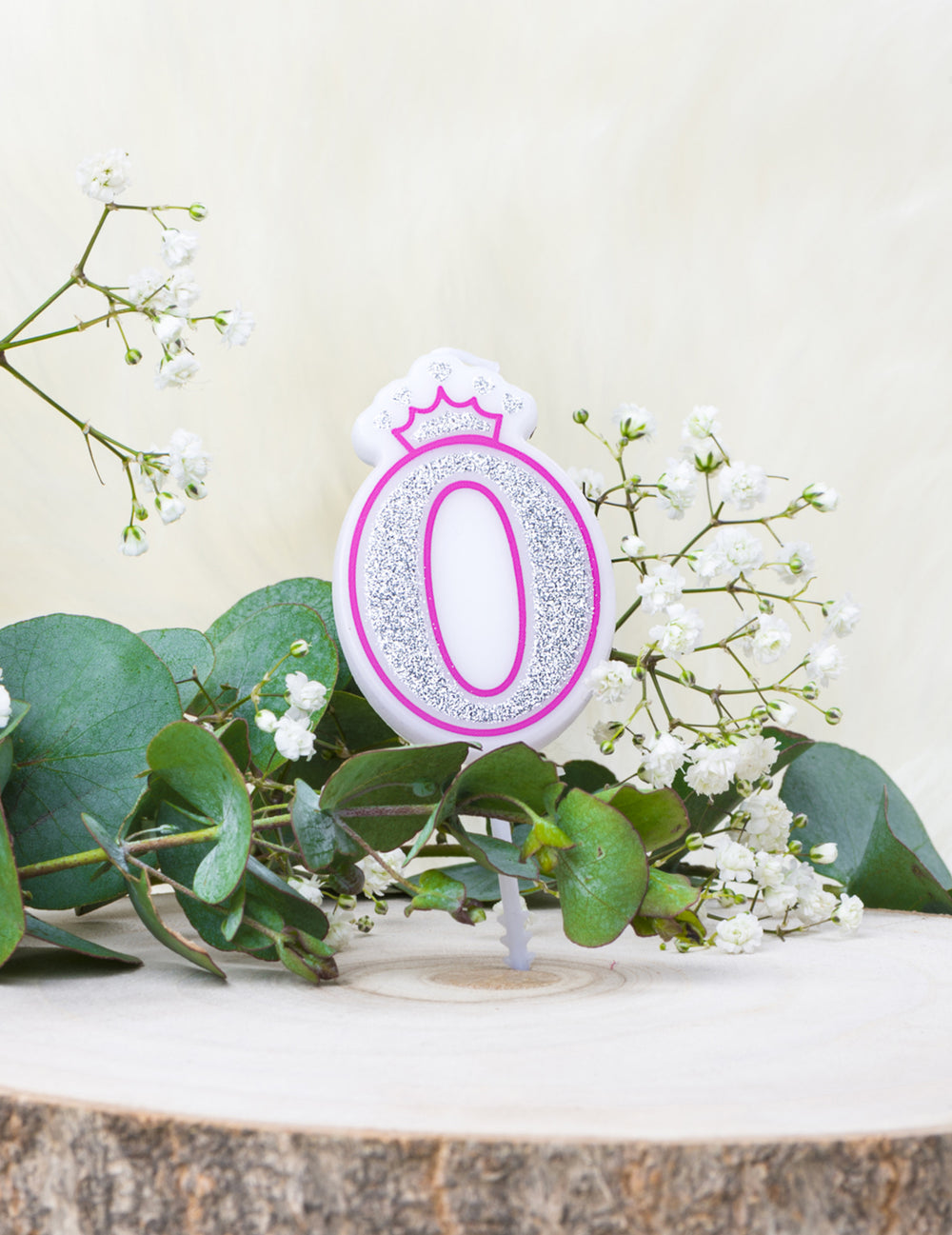 Mise en situation décorative de la bougie d'anniversaire chiffre 0 princesse