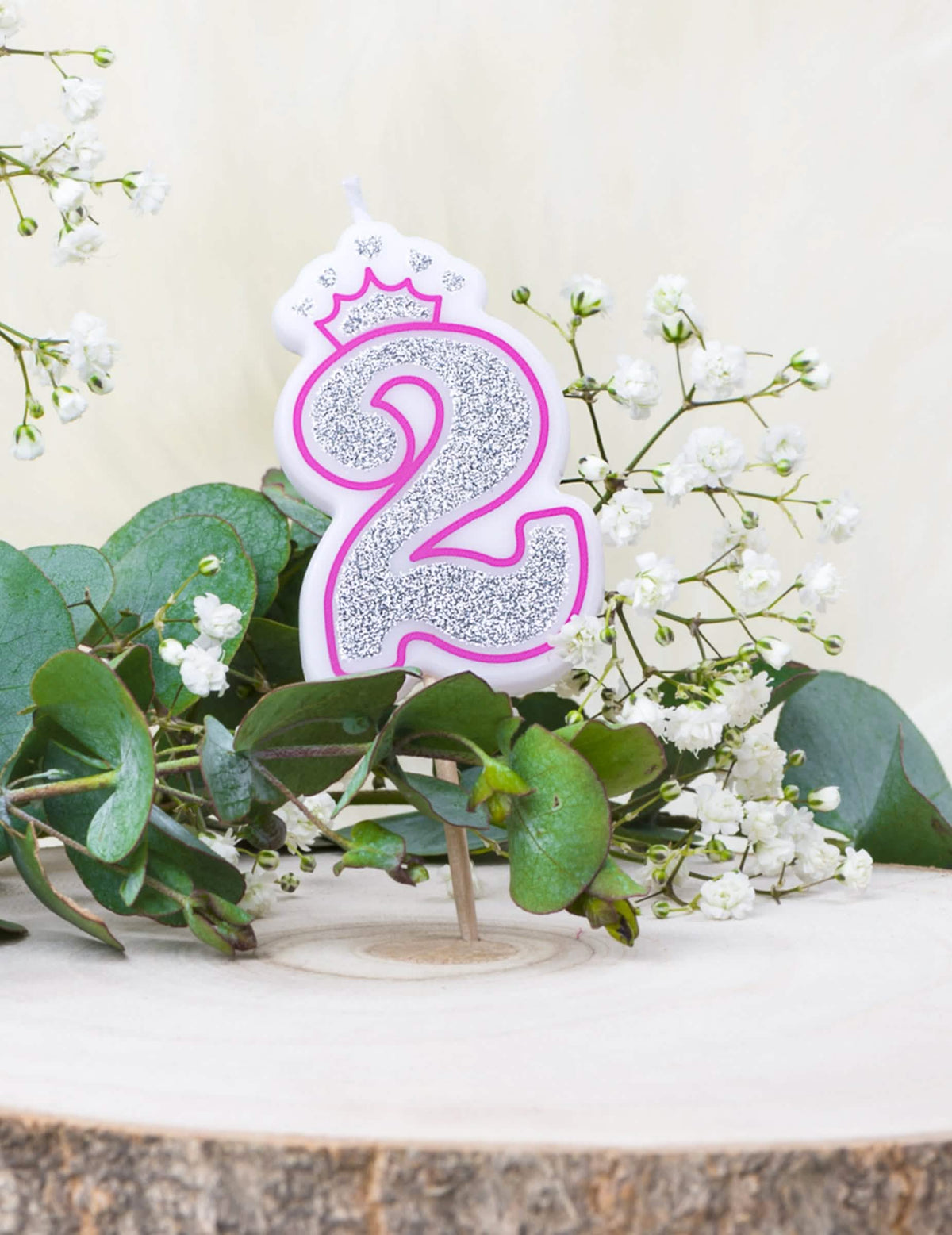 Encenação decorativa da vela de aniversário número 2 princesa
