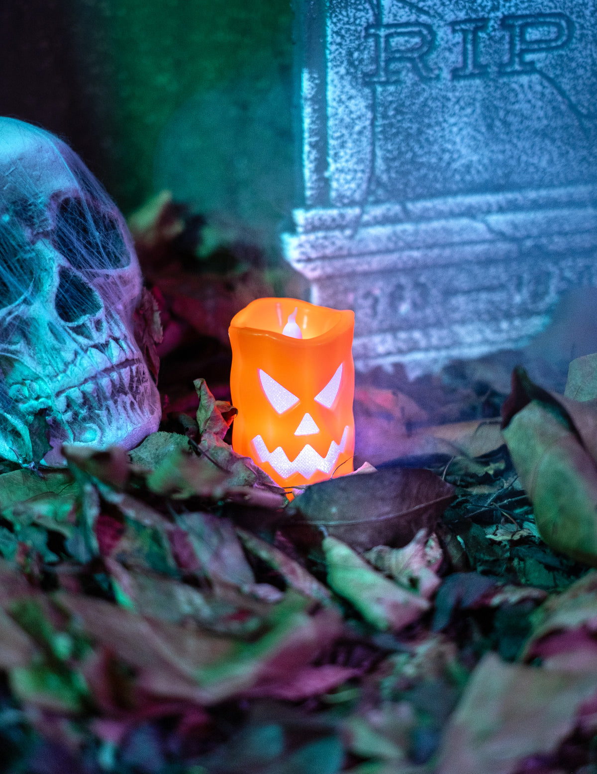 Mise en situation Halloween de la bougie LED citrouille