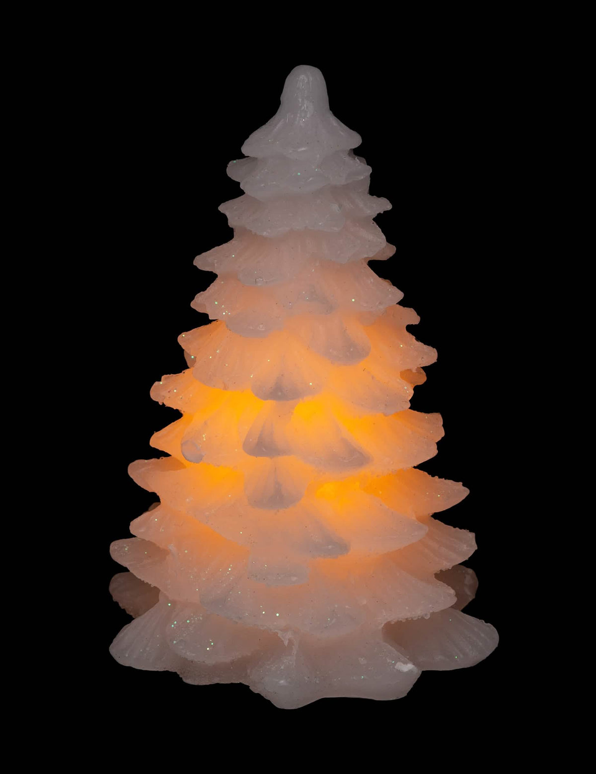 Vista do efeito luminoso da vela luminosa em forma de pinheiro para decoração de natal
