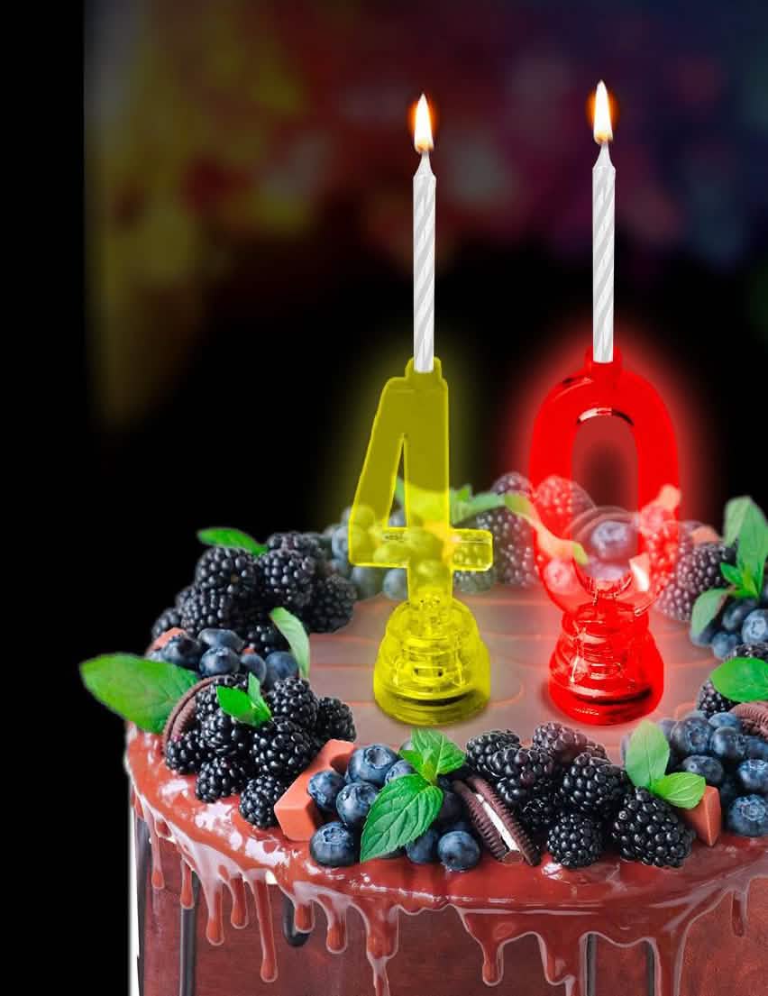Colocação sobre um bolo da vela luminosa LED número 0