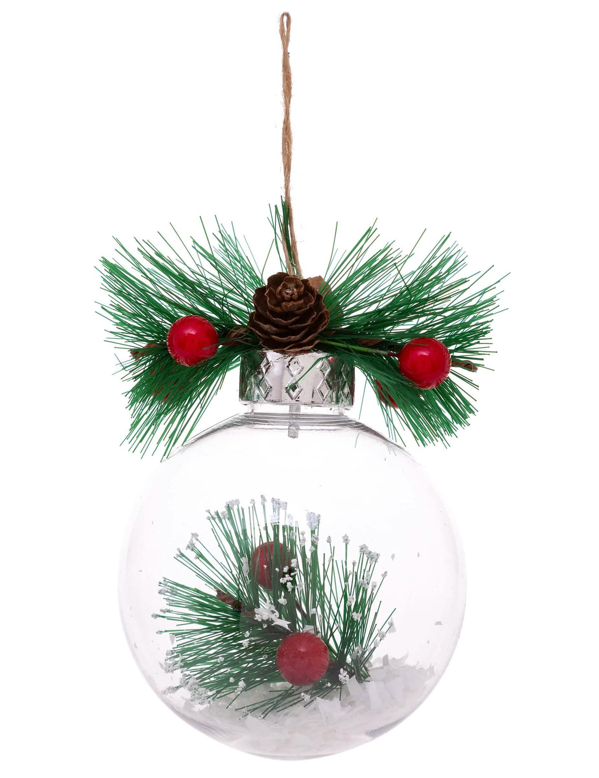 Bola de natal natural com neve e pinheiro transparente com pinha e bagas vermelhas