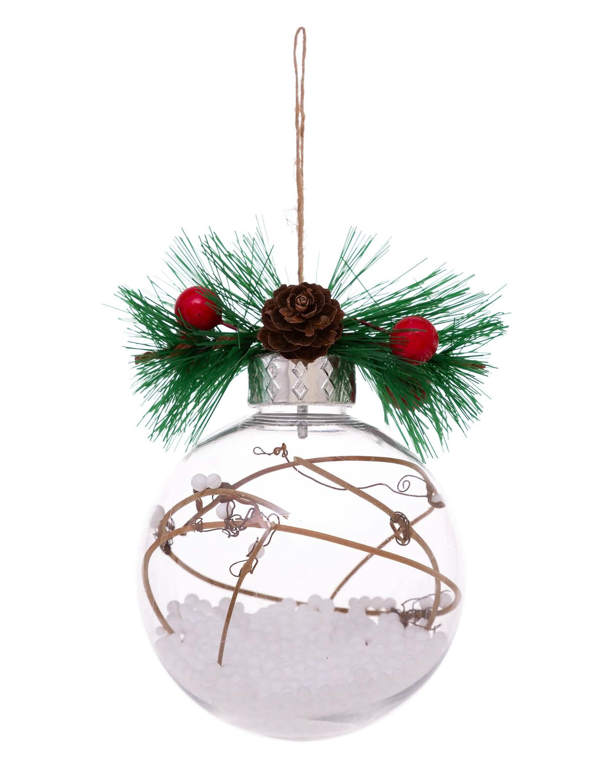 Detalhe da decoração de natal natural com neve e pinheiro da bola de natal