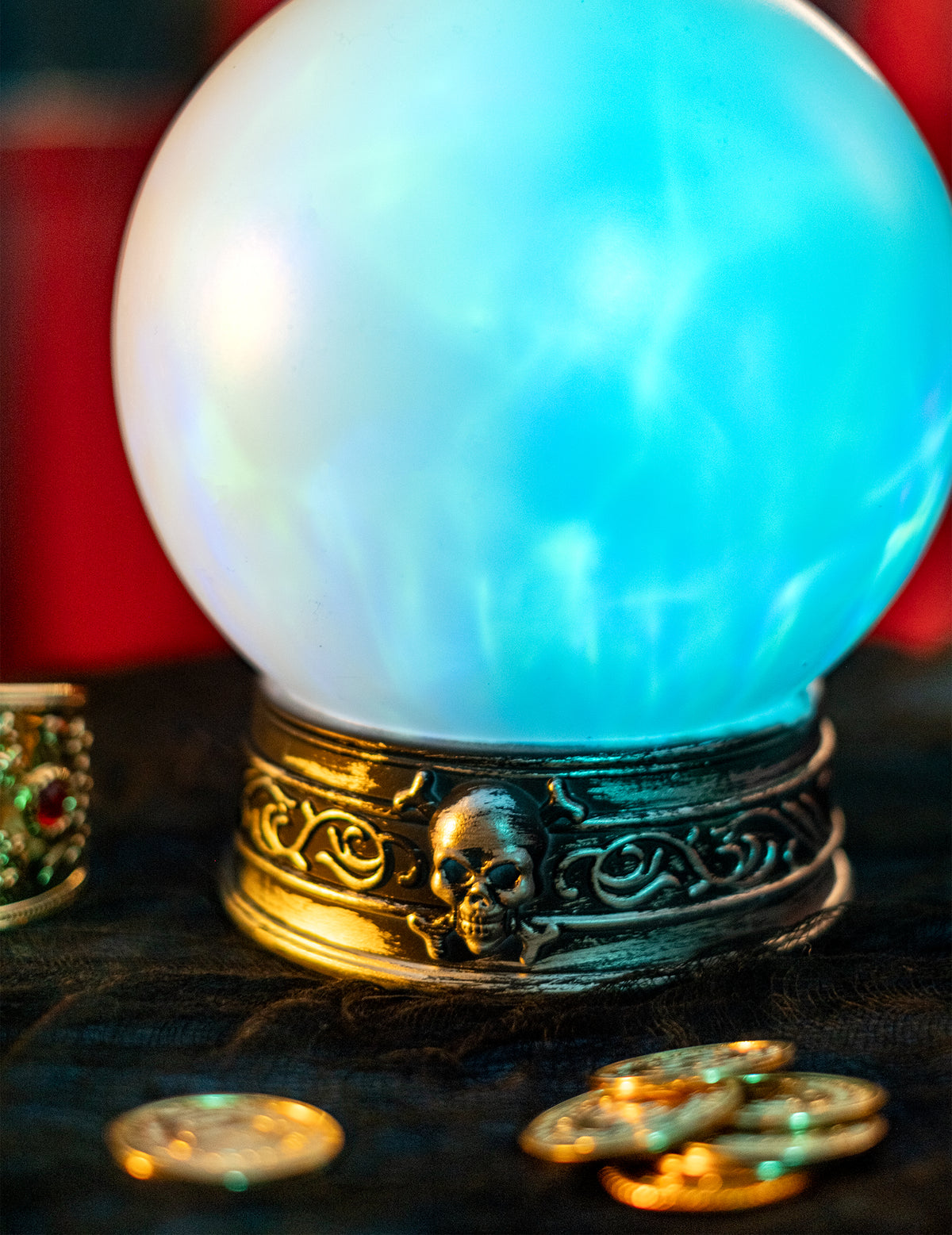 Détail du socle tête de mort de la boule lumineuse et sonore pour Halloween