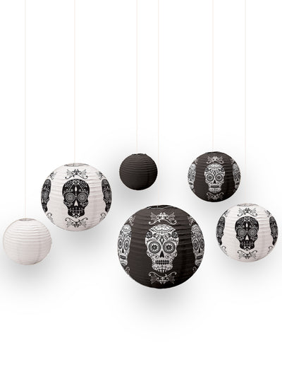 Boules à suspendre tête de mort Halloween noir et blanc