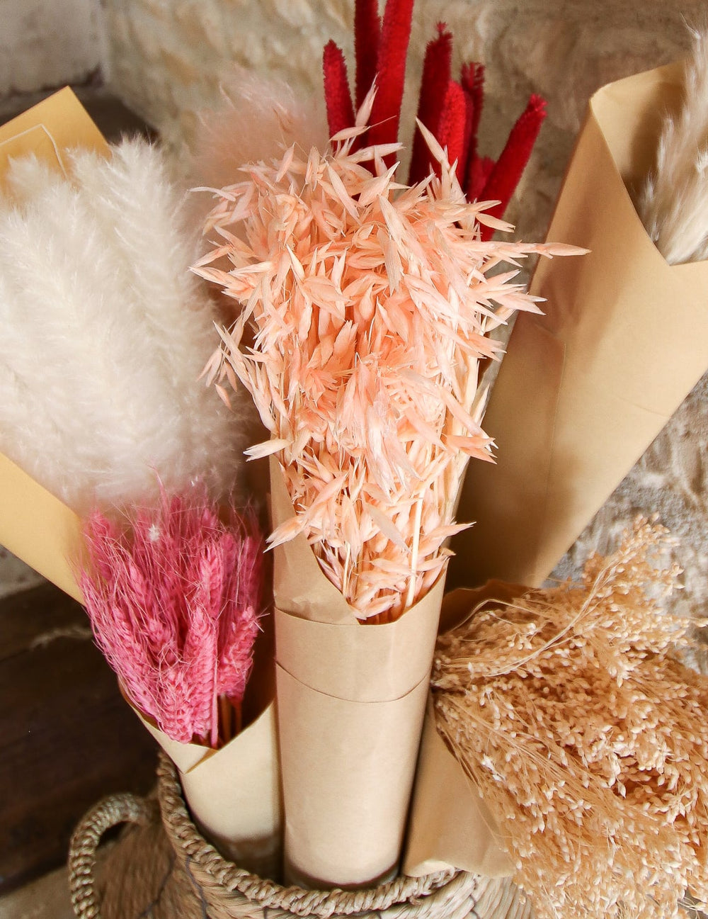 Gros plan sur les épis du bouquet d'avoine séché décoration bohème