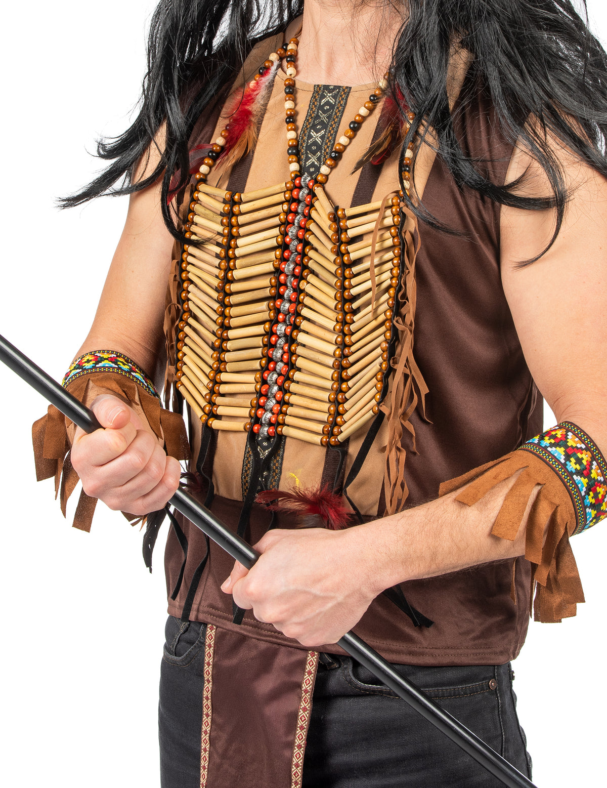 Détail des bracelets à franges et de la lance du bustier indien pour adulte