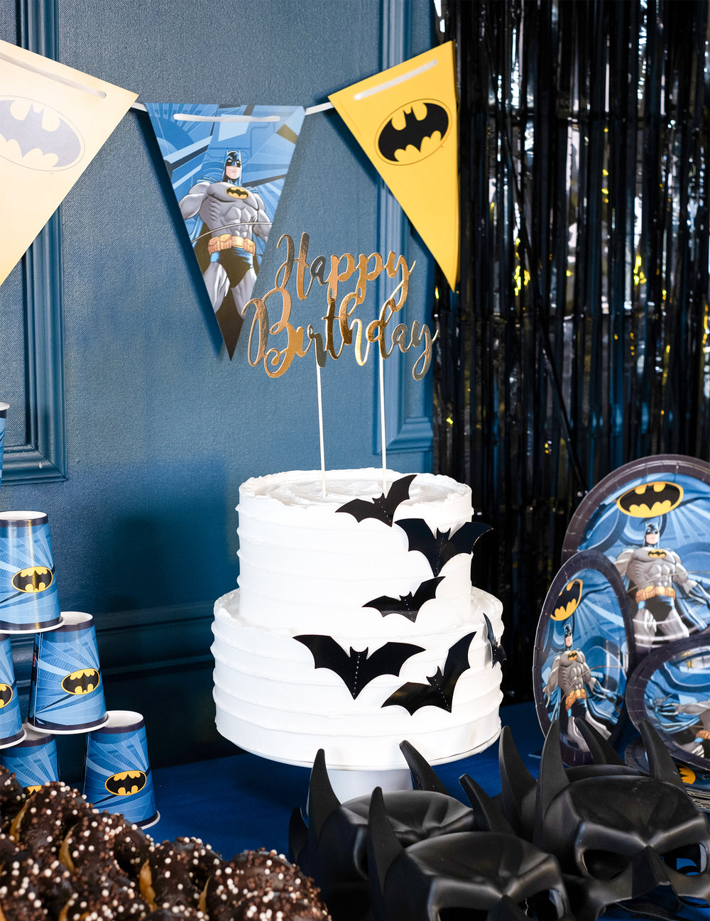 Mise en scène d'anniversaire Batman du cake topper en carton Happy Birthday doré métallisé